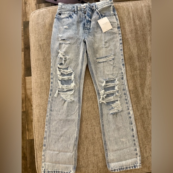 KanCan Denim - NWT* 90s Boyfriend Distressed KanCan jeans size 1/24